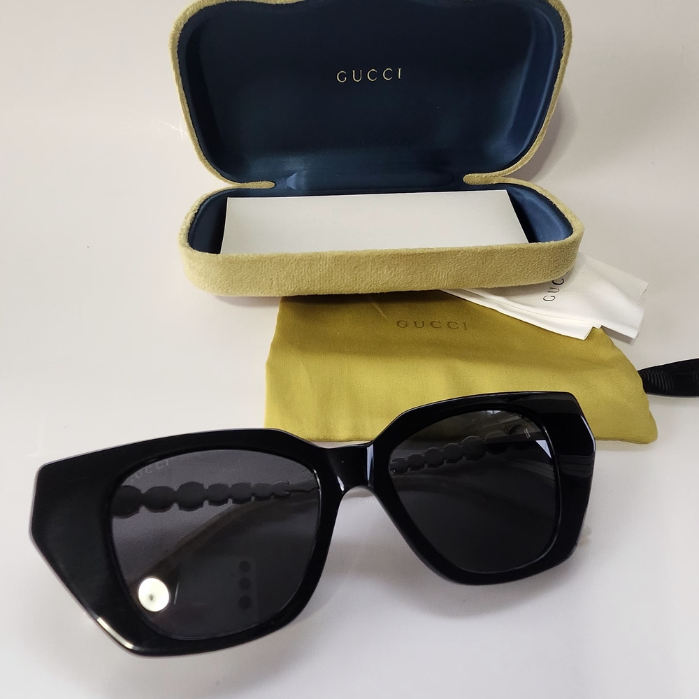 Gucci Chic Black Sunglasses